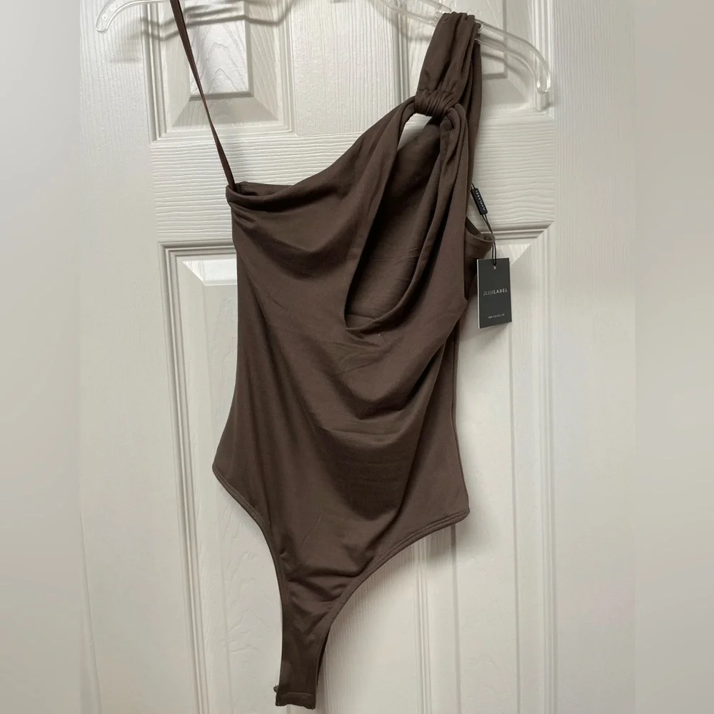 NWT JLUXLABLE one shoulder keyhole bodysuit - Picture 3 of 5